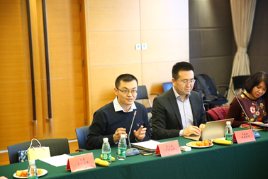 随后，作为主办方之一的侠客岛里，创始人兼ceo王宏波发表致辞：“ 侠客岛里主营是企业服务和创业孵化，线上下孵化共约3000家企业；我们与中证已合作近一年，是第一次尝试在金融科技板块的垂直领域进行企业服务和科技孵化，相信接下来会有更深入的合作，联动更多优质导师、项目、投融资及政府资源，把中证&岛里的金融孵化器做成国内一流甚至是绝对领先的金融科技孵化平台。”