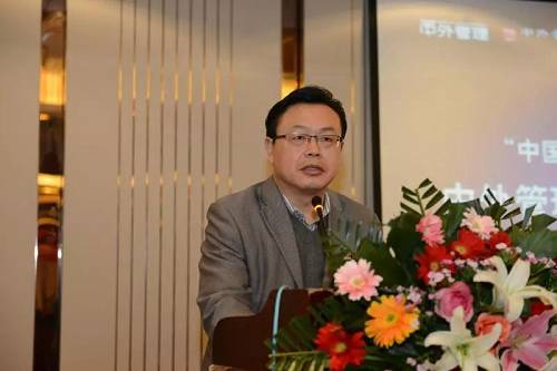 《中外管理》杂志社副社长、ceo李翼先生在揭牌致辞中说道，之所以开展此次合作，不仅因为以岭药业是“中国造”制药企业的标杆，更因为以岭药业是“学习型组织”的标杆，把科技创新嵌入现代中药生产过程的每一个环节，25年来走出了一条现代科技中药产业化创新之路，这本身就是一个鲜活的标杆企业课堂。让人惊喜的是，以岭药业非常关注全民健康，其提出的“身体需要经营，健康需要管理”理念，“通络、养精、静神、动行”的养生八字箴言，还足以构建一个养生课堂。以岭书院拥有“三个第一”：中外管理商学院第一家与医药企业合办的书院、中外管理商学院农历新年设立的第一家书院、中外管理商学院在石家庄的第一家书院。